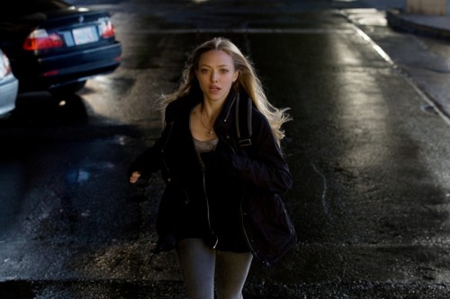 Amanda-Seyfried-Running-Gone