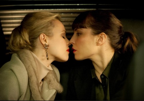 noomi-rapace-rachel-mcadams-lesbian-sex